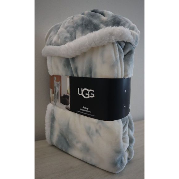 UGG C156542 - 100% Polyester Blue/White Tie Dye Hooded Throw Blanket - Picture 5 of 6